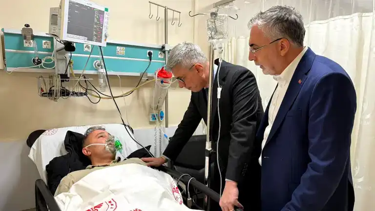 Bakanlar, Bolu Yangın Yaralılarını Ziyaret Etti