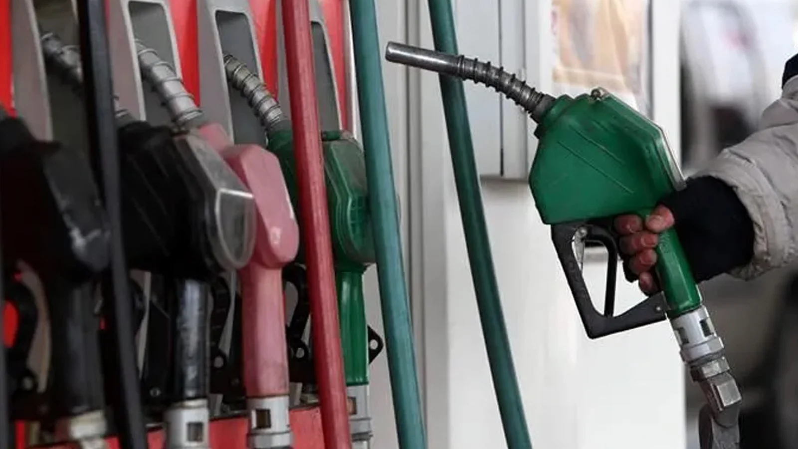 Hürmüz senaryosu piyasaları alarma geçirdi: Petrol 150 dolara çıkabilir