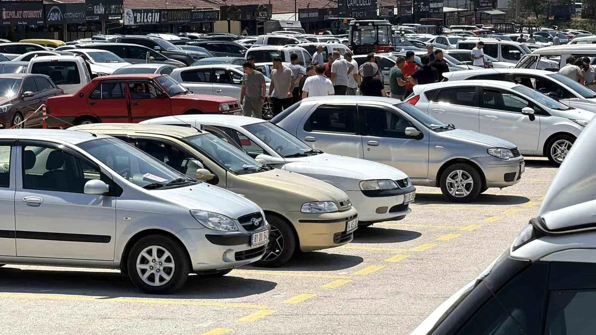 Bolu Oto Pazarı'nda araç var, alıcı yok