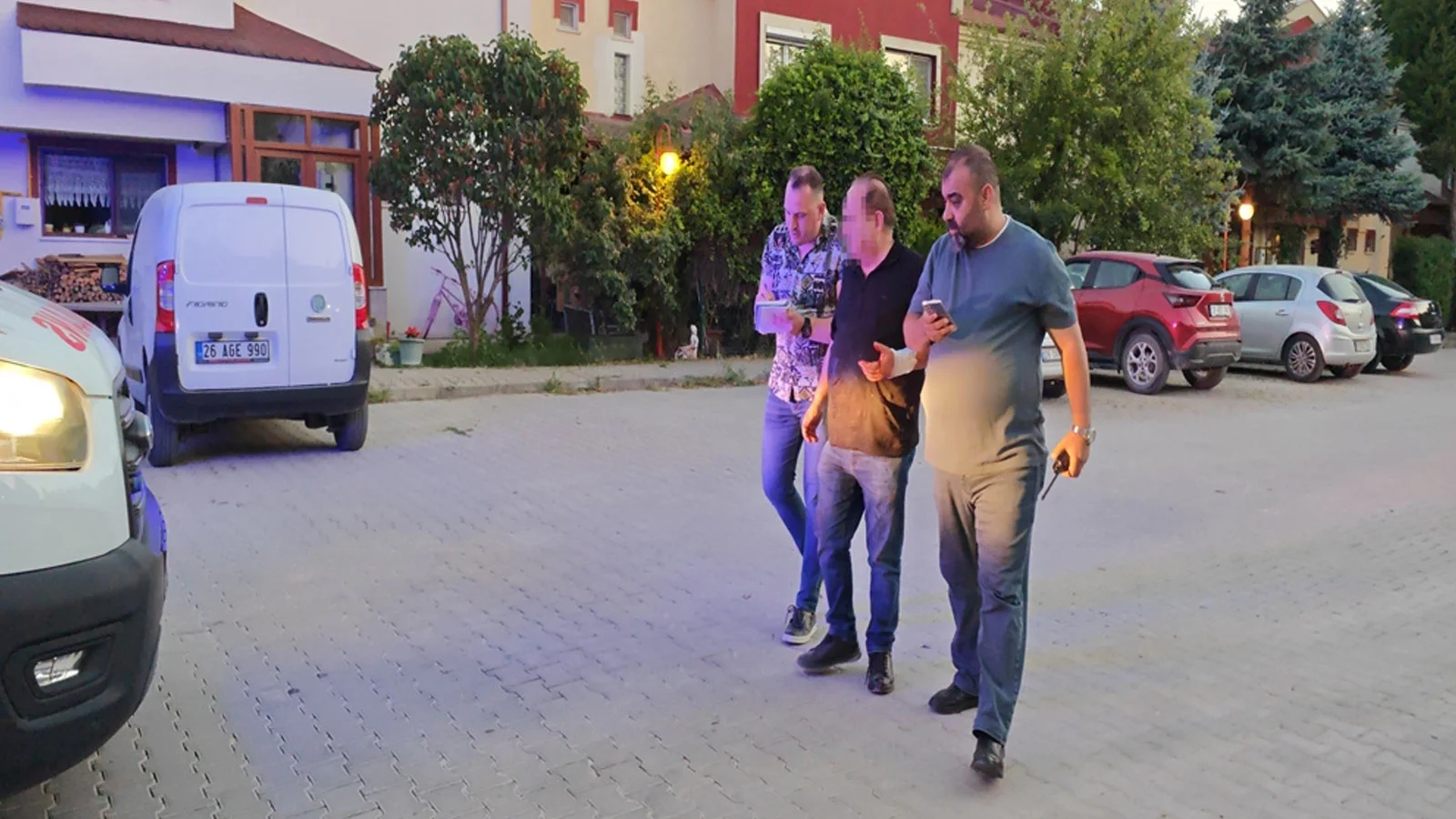 Eskişehir’de aile içi kavga kanlı bitti: Babasını bıçakladı