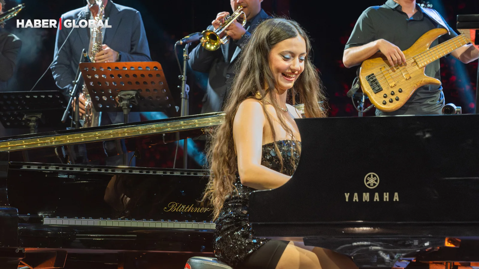 Genç Türk Müzisyen Su Yavuz, Türkiye’deki İlk Konserini Akra Caz Festivali’nde Sahneledi