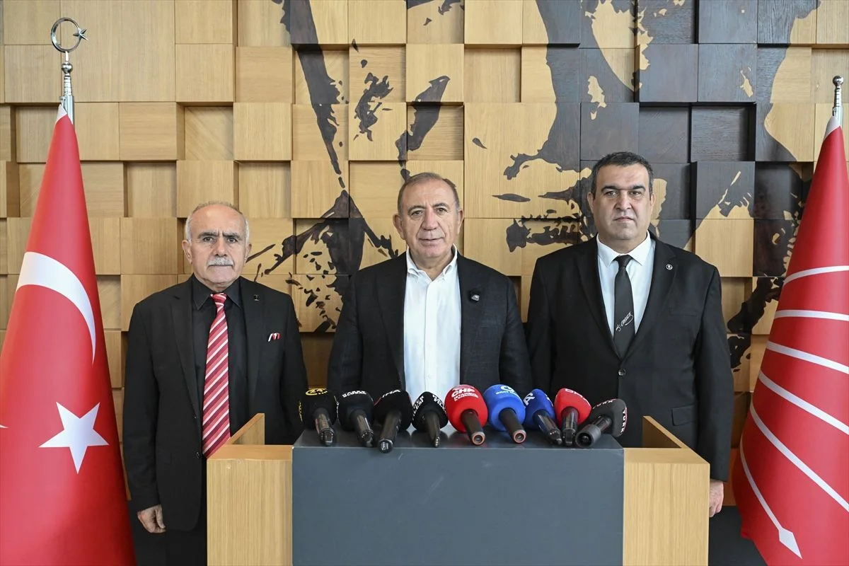 Gürsel Tekin’den Aziz İhsan Aktaş için suç duyurusu