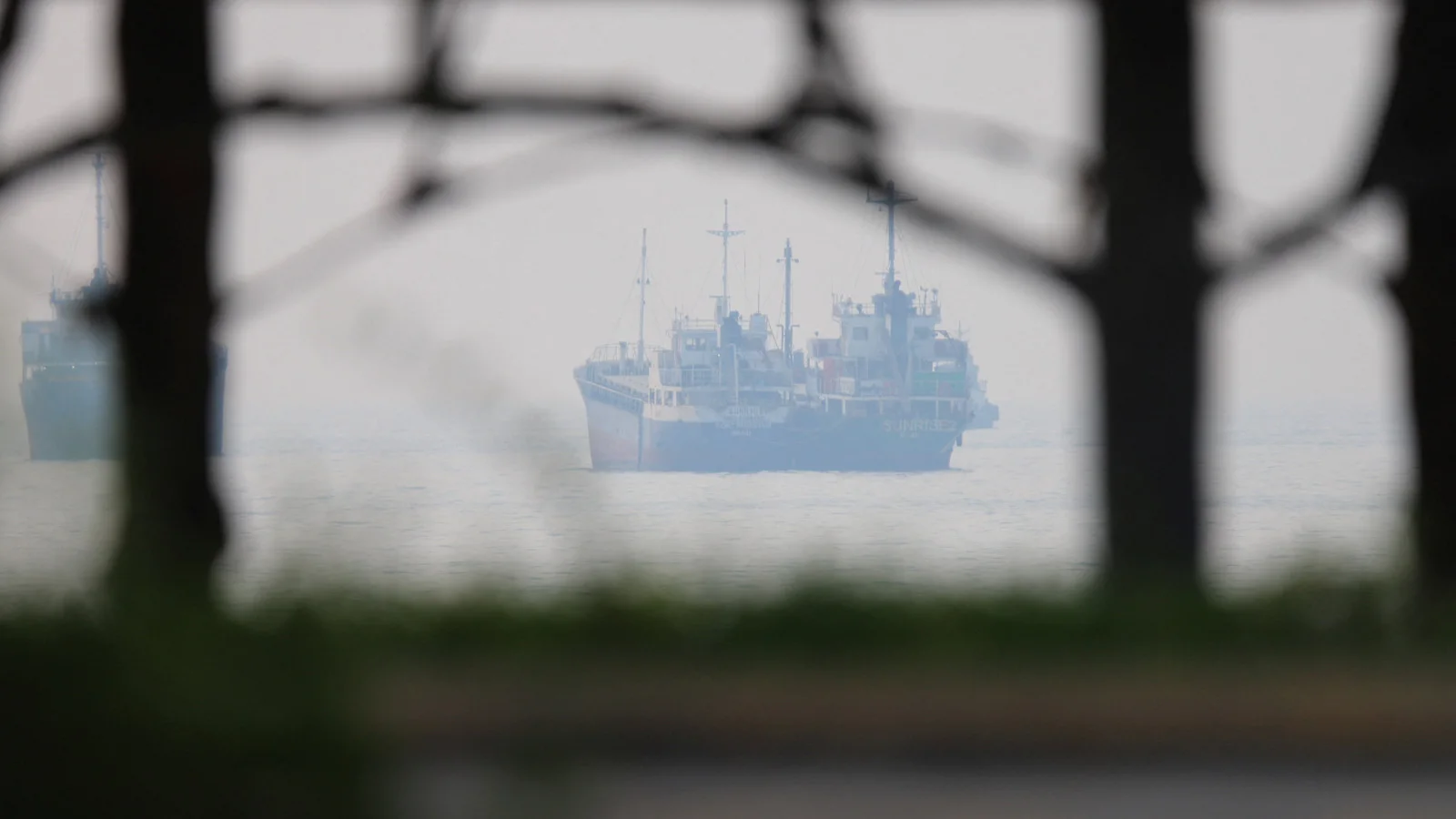 Hürmüz Boğazı'nda tanker gerilimi: İran mayına çarptı dedi, ABD reddetti