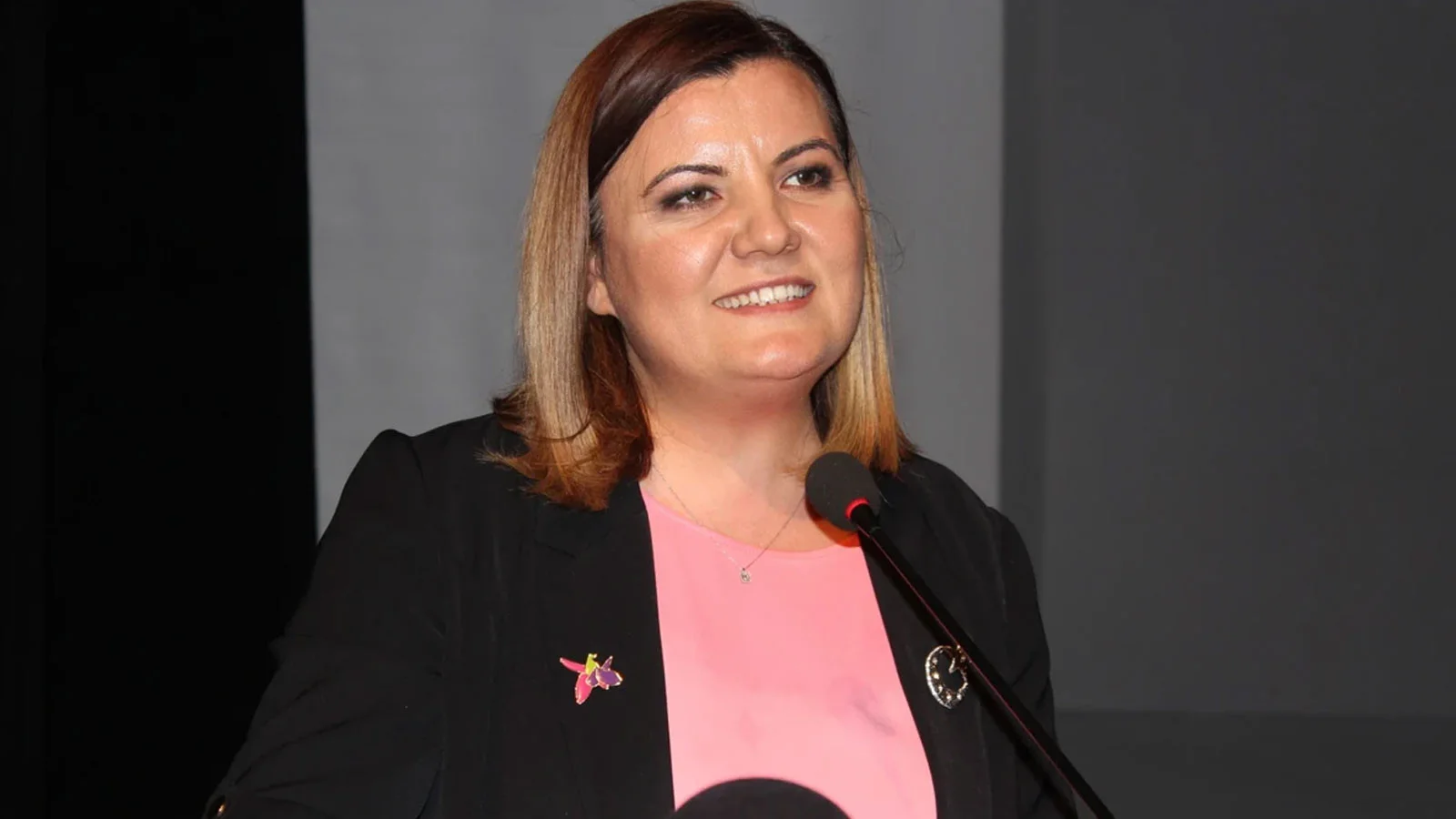 İzmit Belediye Başkanı Fatma Kaplan Hürriyet görevden uzaklaştırıldı