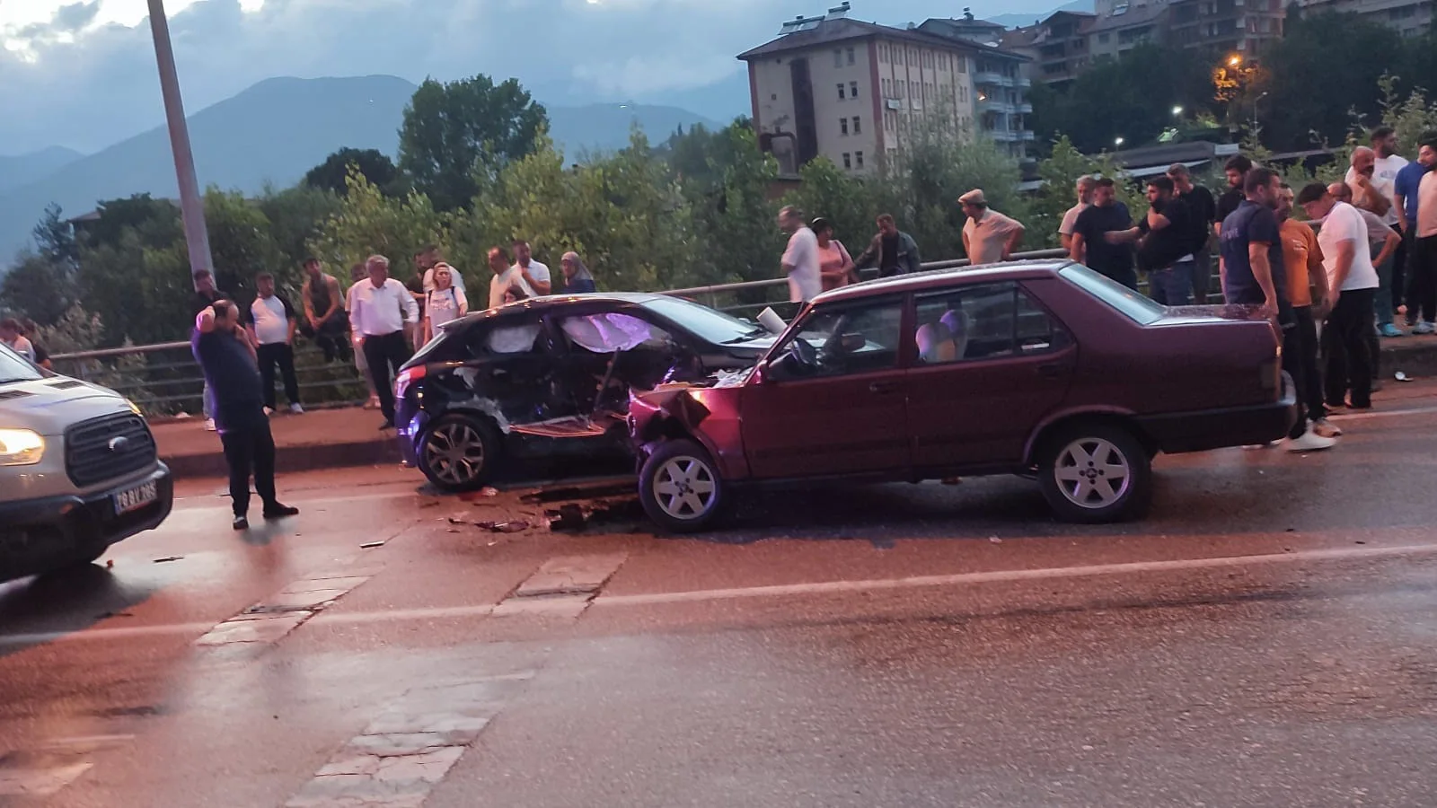 Karabük Yenice’de iki otomobil çarpıştı: 4 yaralı