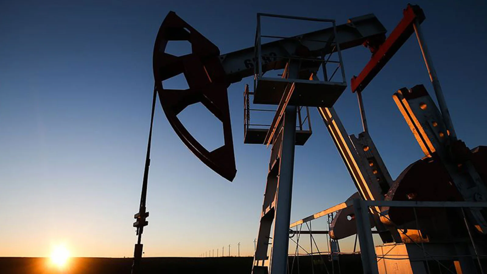 Brent petrol 84,55 dolara indi