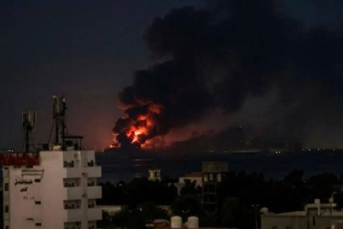 Yemen'in Hudey kentinde şiddetli patlamalar yaşandı