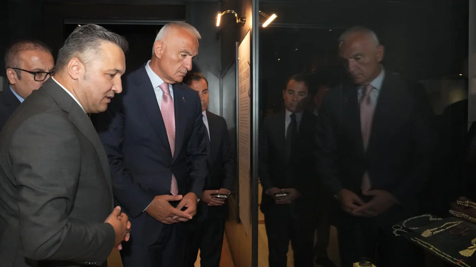 12 bin yıllık tarih 550 takıda Ankara Etnografya Müzesinde