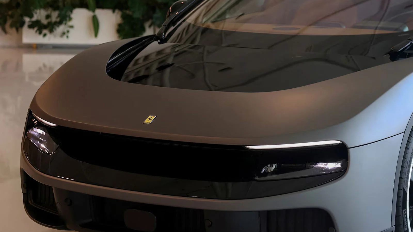 Ferrari'nin ilk elektrikli modeli açık artırmada 40 milyon dolara satıldı