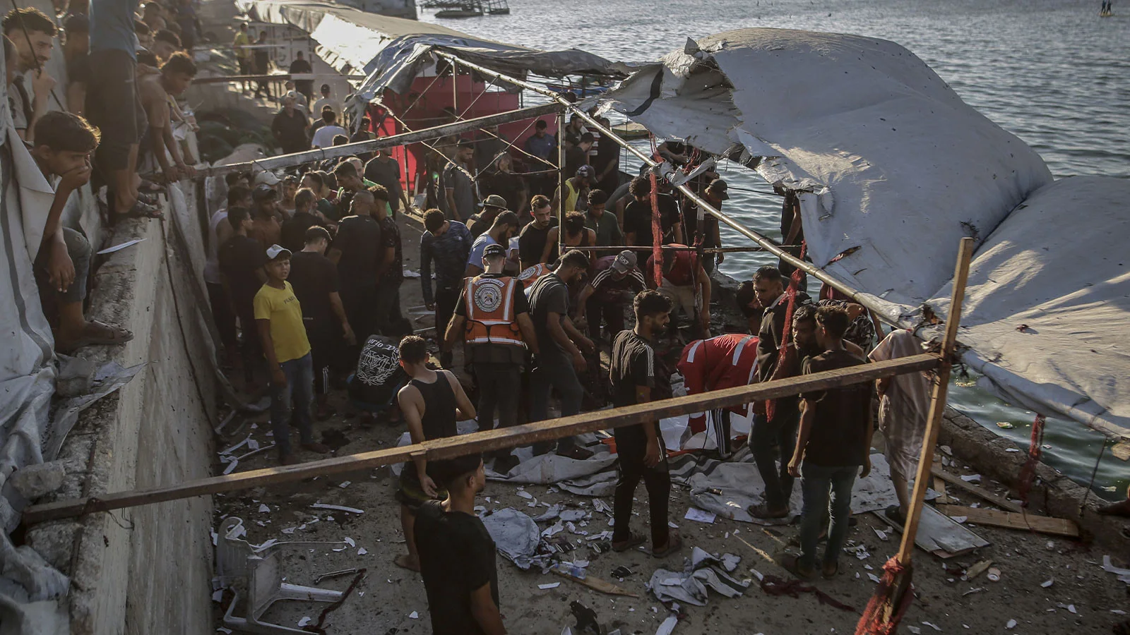 İsrail'in Gazze Şeridi'ndeki kafeye saldırısında 7 kişi öldü