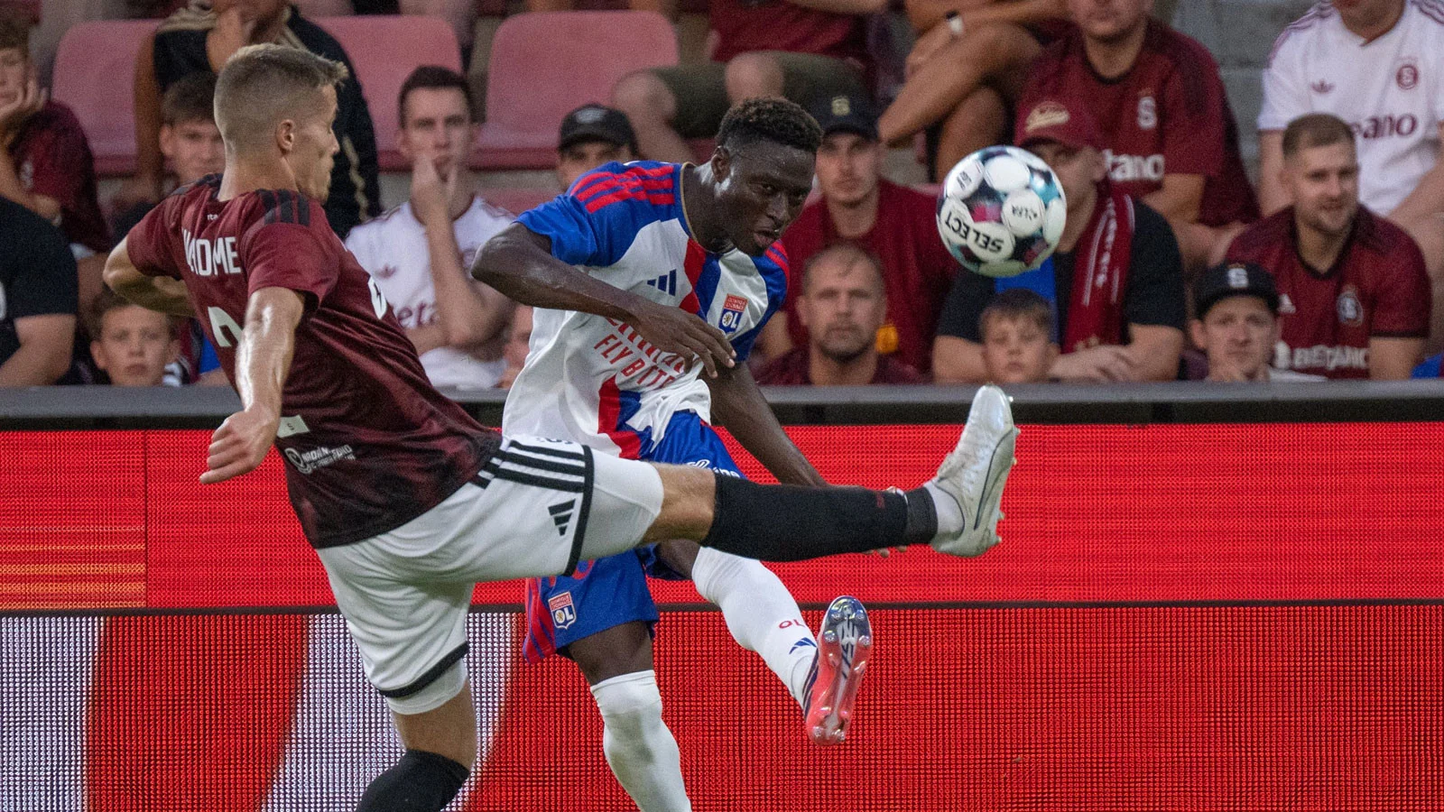 Sparta Prag, Lyon’u 2-1 mağlup etti