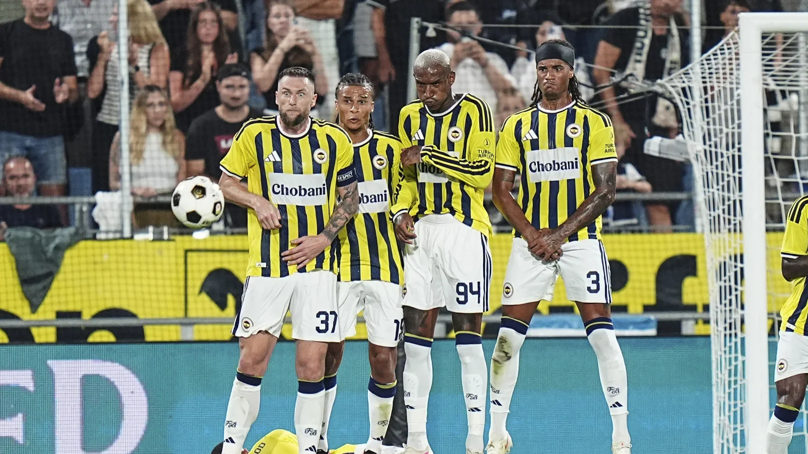 Fenerbahçe, Sturm Graz engelini de aşarak Şampiyonlar Ligi'nde play-off'a çıktı