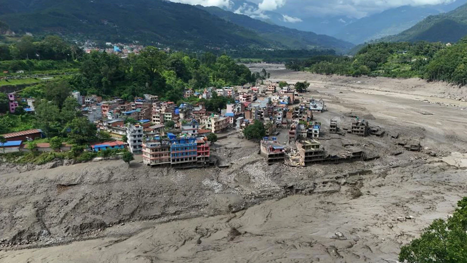 Nepal’de sel felaketi: Can kaybı 157’ye çıktı
