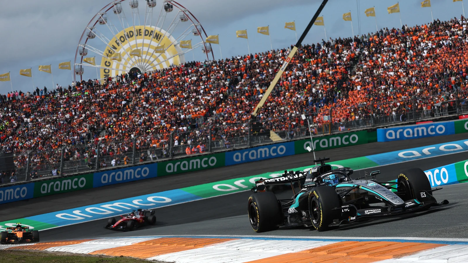 Russell, Hollanda GP Sprint yarışını Leclerc ve Norris'in önünde kazandı