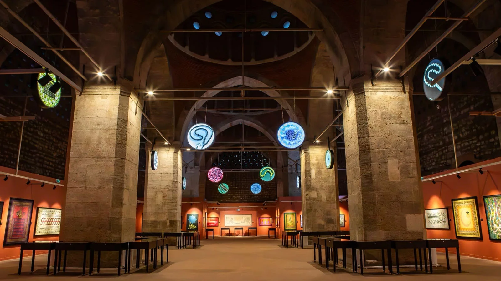 “Sessiz Zarafet” sergisi Tophane-i Âmire Kültür ve Sanat Merkezi’nde açıldı