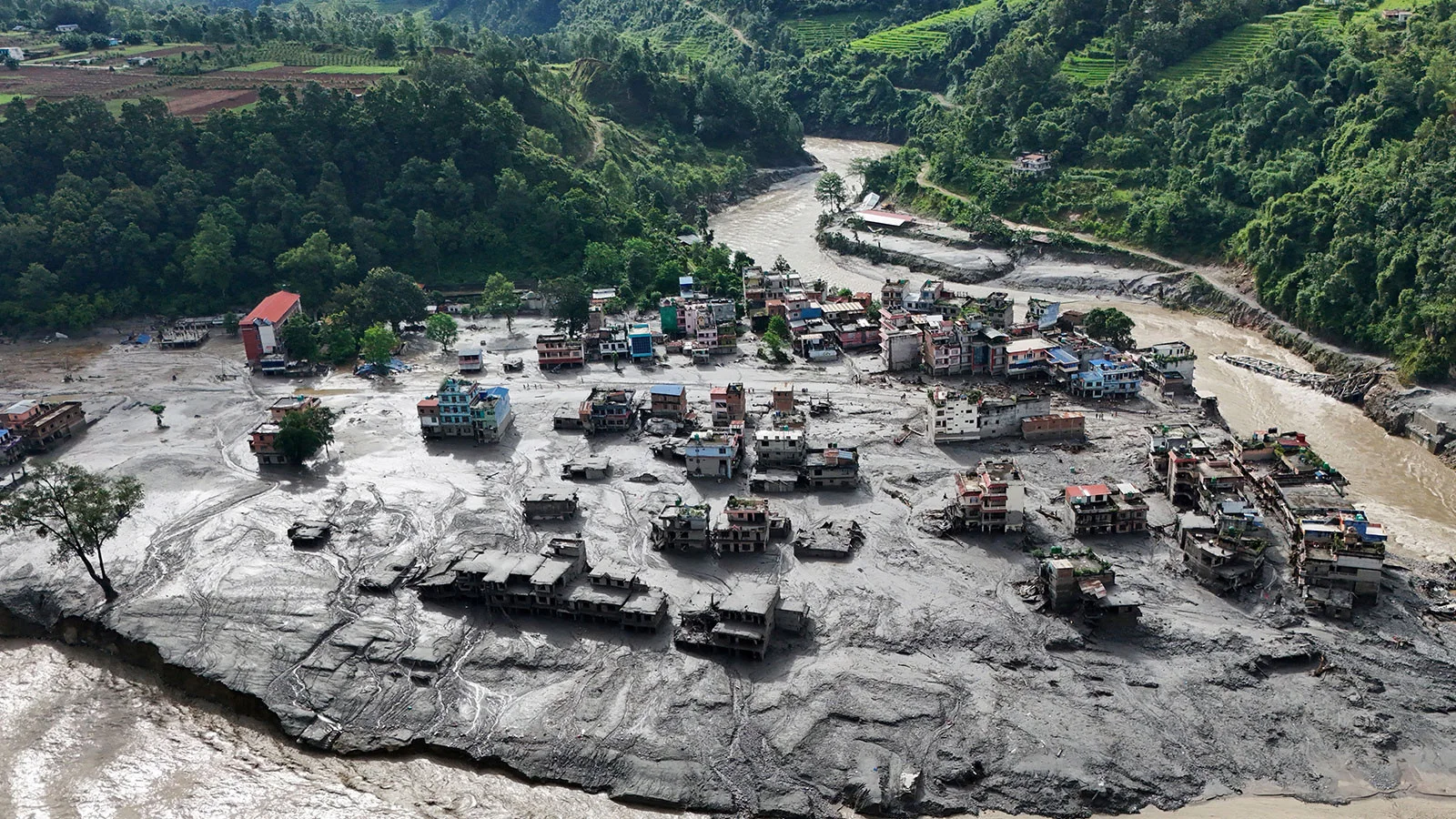 “Deprem değil buzul çöktü” Nepal'deki selde bilanço ağırlaşıyor