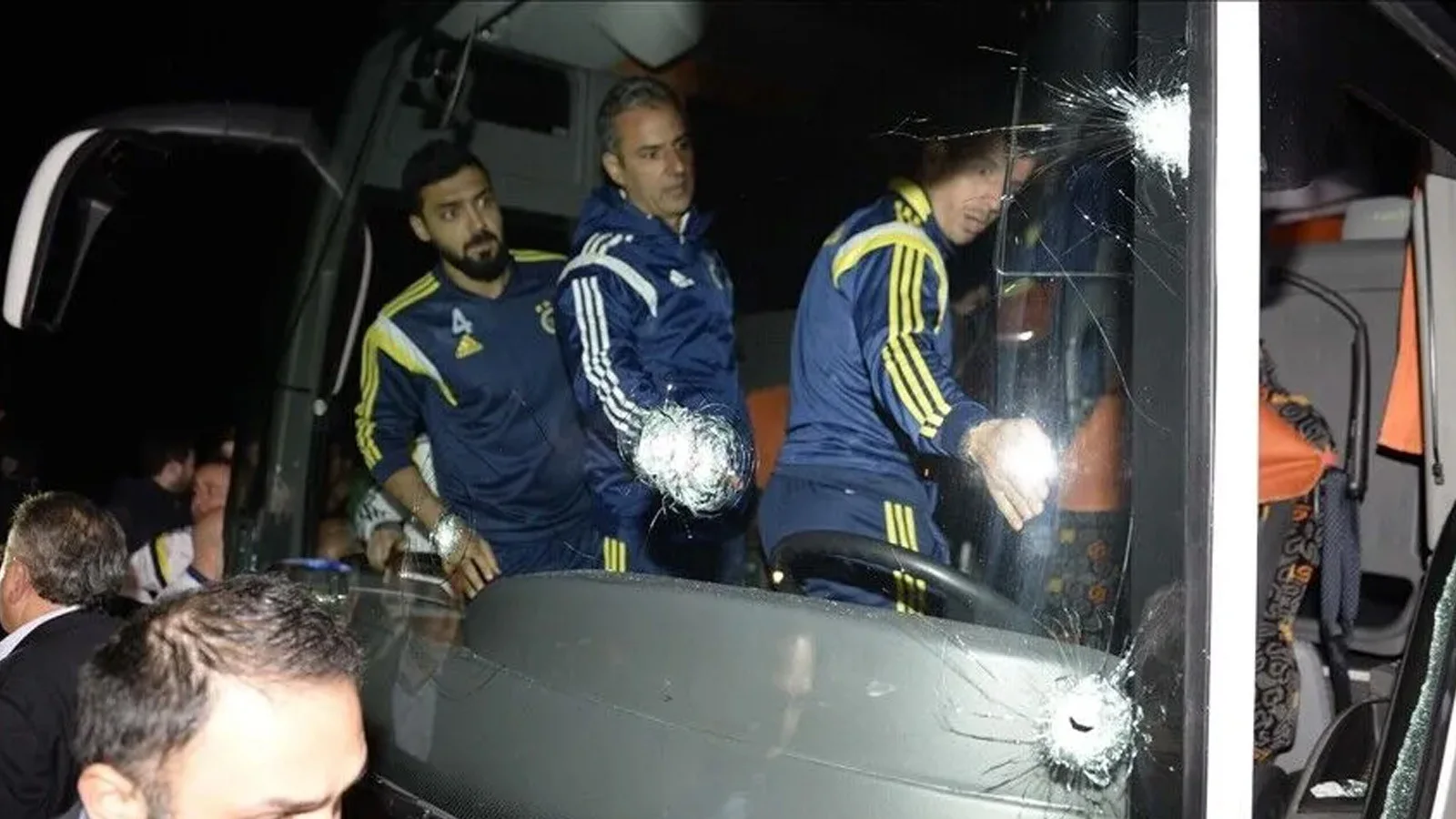 Fenerbahçe otobüsüne silahlı saldırı soruşturmasında 5 şüpheliye operasyon
