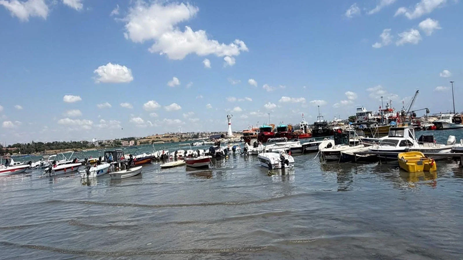 Tekirdağ'da fırtına: Eğitim uçuşları iptal edildi, 3 ilçede denize girişe yasak