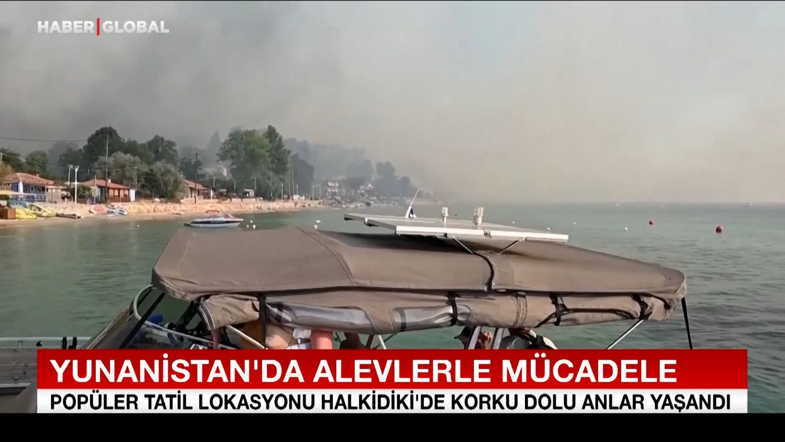Halkidiki'deki orman yangını tatilcileri teknelerle tahliye ettirdi