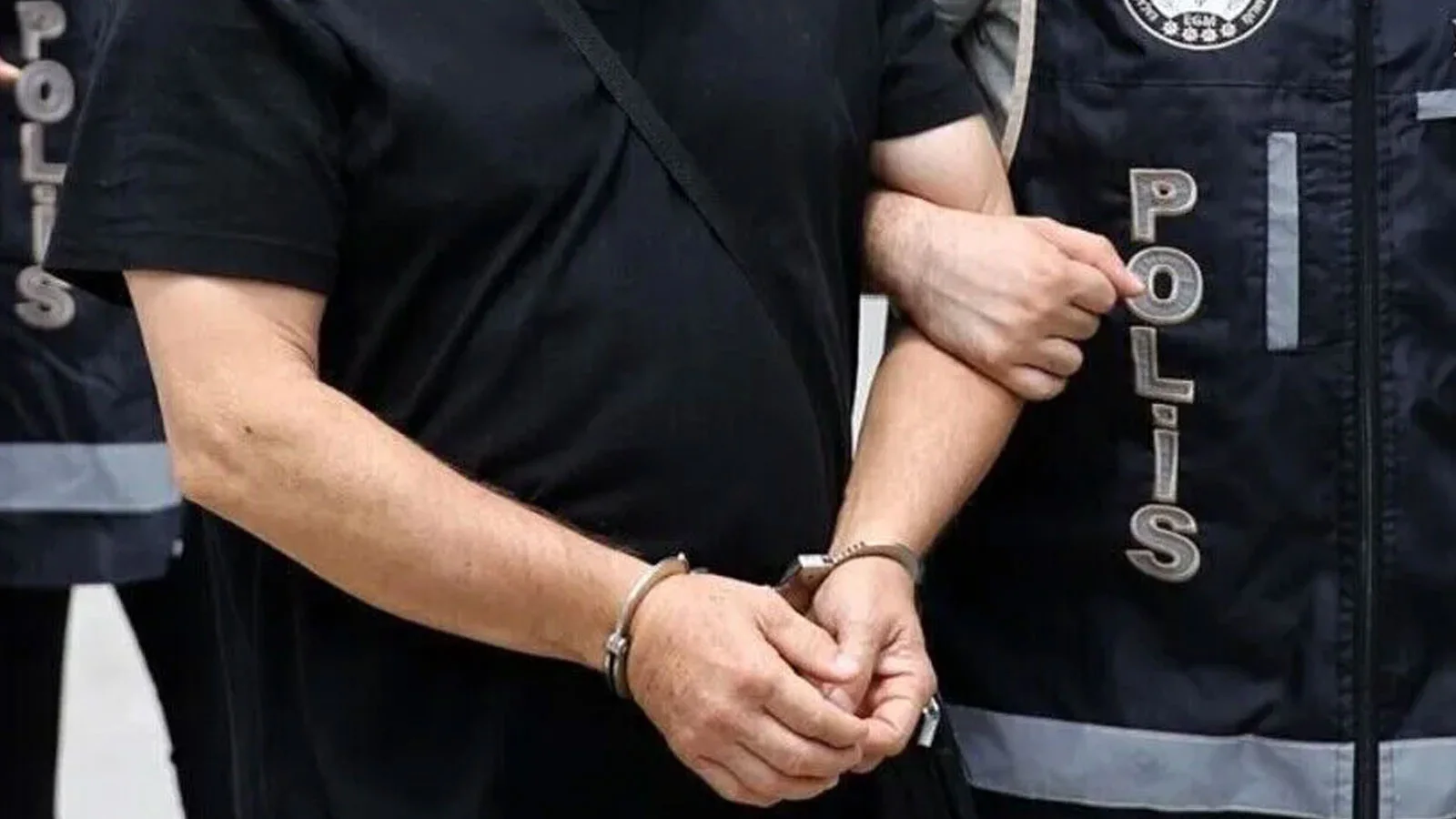 Antalya’da rüşvet soruşturmasında 2 müdür ve 1 komiser gözaltına alındı