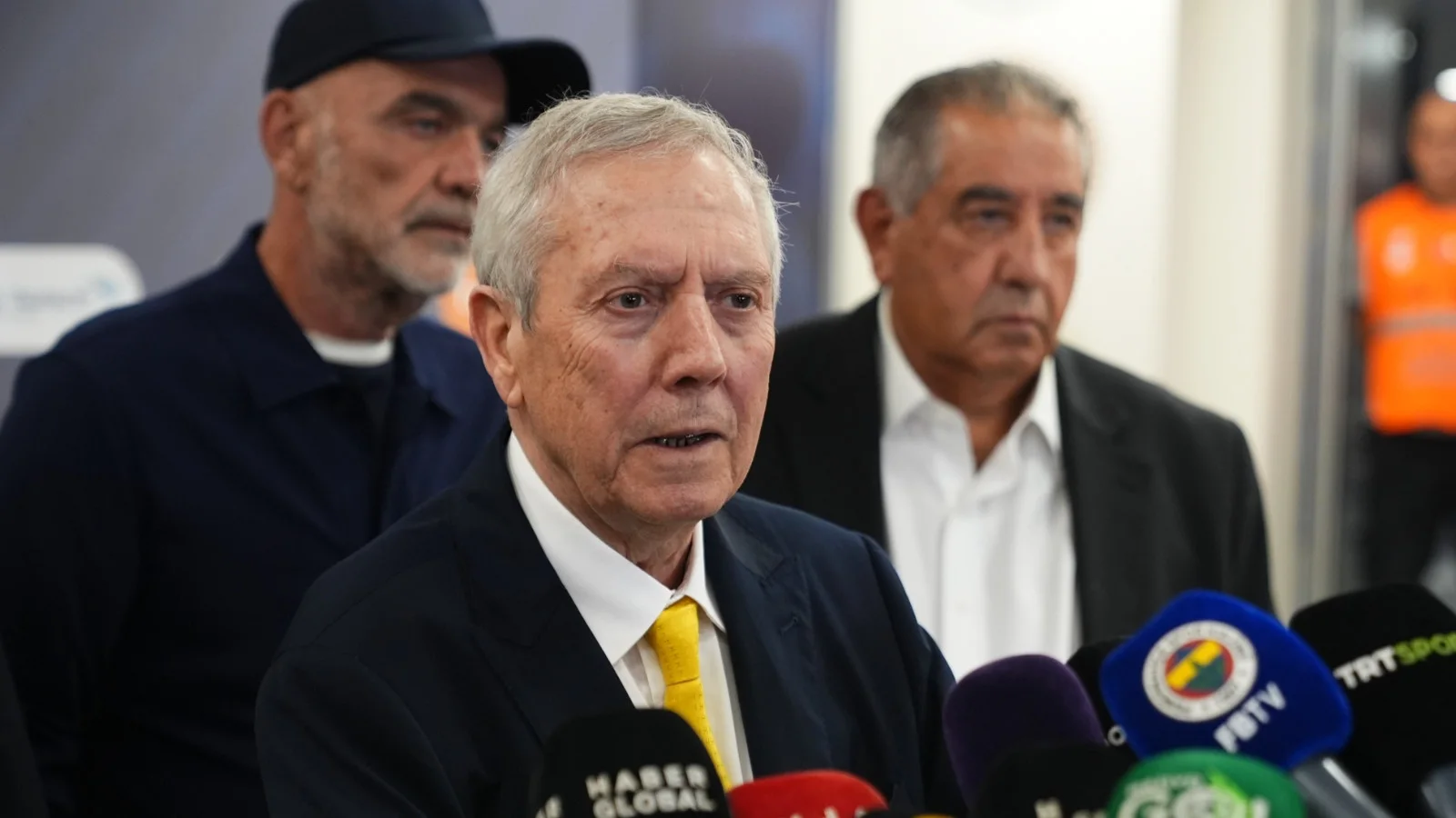Aziz Yıldırım'dan istifa değerlendirmesi: İsmail Kartal görevinin başında