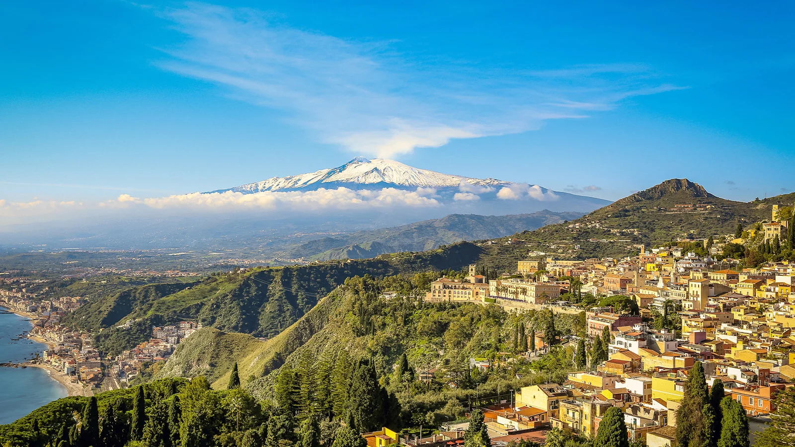 Etna yeniden kül püskürttü, Catania Havalimanı’nda uçuşlar durduruldu