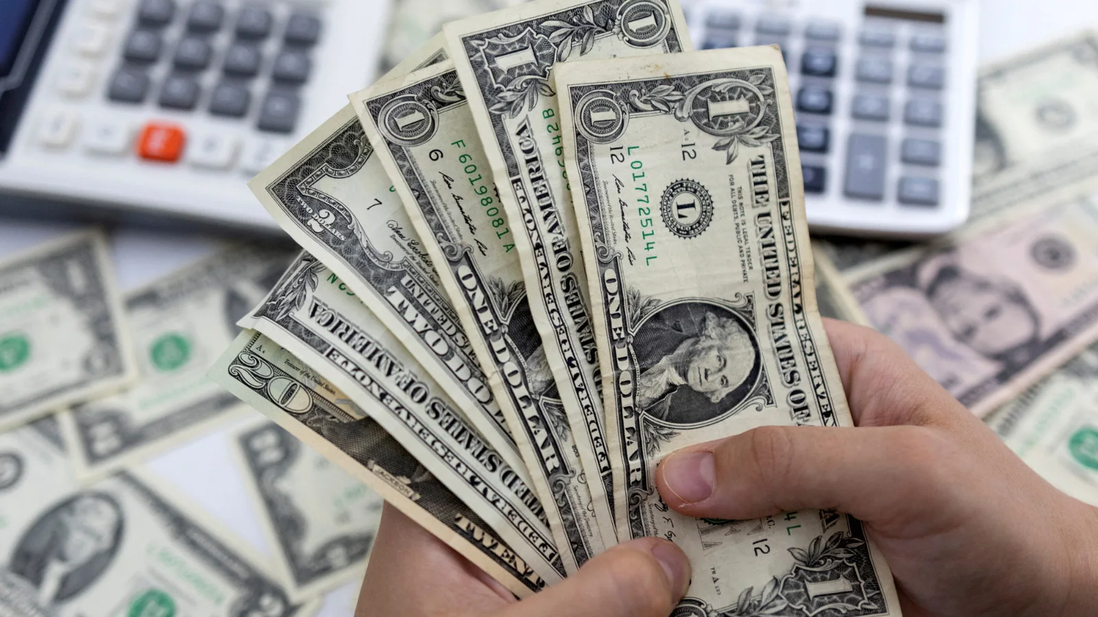 Dolar küresel çapta zayıflıyor, piyasalar OVP ve TCMB kararına odaklandı