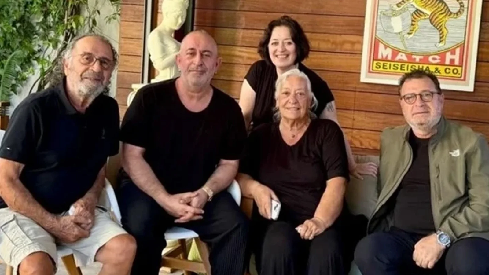 Kalp krizi geçiren Cem Yılmaz’dan ailesiyle ilk paylaşım