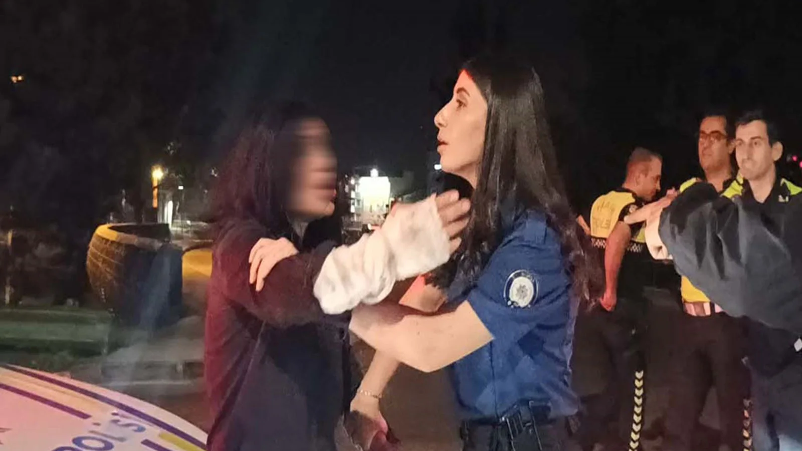 Osmangazi’de ters yöne giren sürücü polise direndi, gazeteciye tükürdü: Tutuklandı