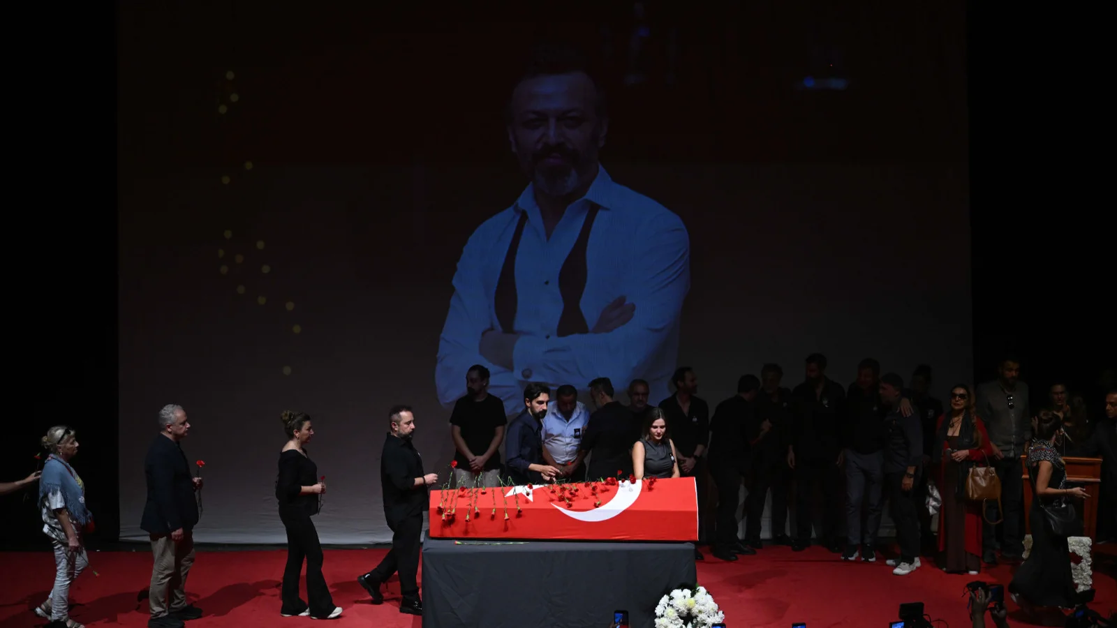 Serhat Kılıç, gözyaşlarıyla uğurlandı
