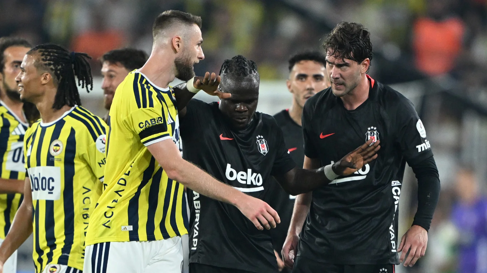 Beşiktaş derbi galibiyetiyle Galatasaray’ı takibini sürdürdü